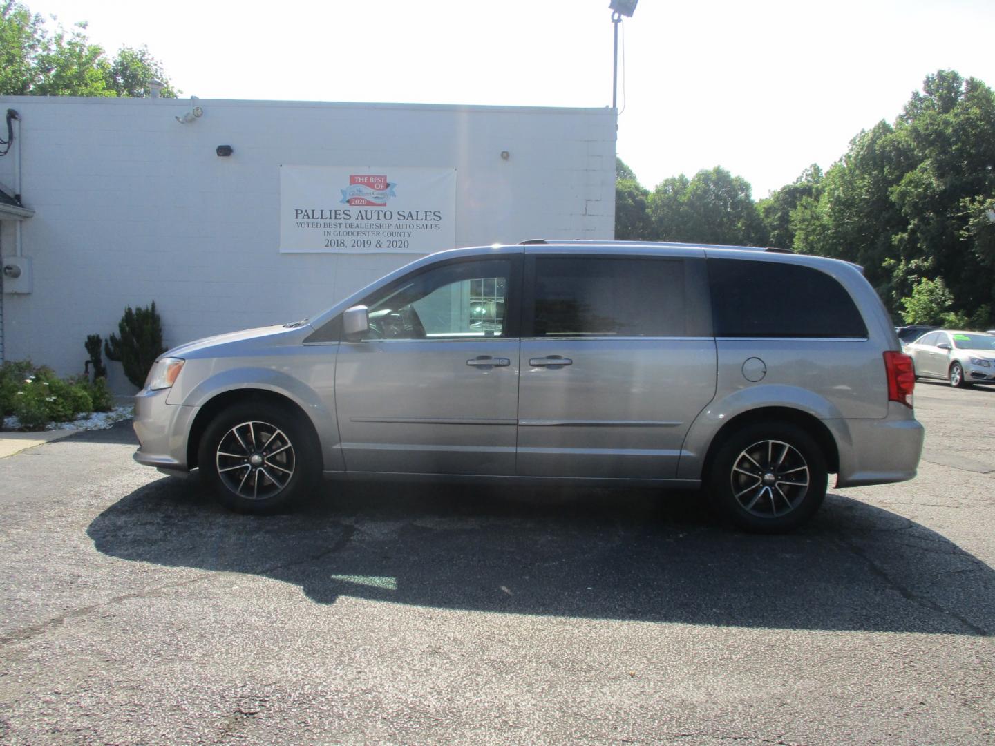 2017 Dodge Grand Caravan (2C4RDGCG5HR) , located at 540a Delsea Drive, Sewell, NJ, 08080, (856) 589-6888, 39.752560, -75.111206 - Photo#2